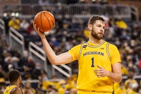 Hunter Dickinson named Michigan men's basketball team MVP
