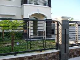 Pagar rumah dari batu alam yang di share foto dan gambar nya diatas adalah sebagian dari model pagar depan rumah minimalis dan tentunya sudah dipilih dari ribuan gambar yang ada, terbaik untuk kamu yang ingin membangun atau membuat pagar rumah dari batu alam. Desain Pagar Batu Alam Metro Properti