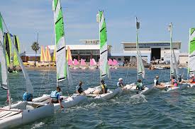 Le centre nautique du cap d'agde (ecole française de voile) est un complexe moderne disposant de tous les équipements nécessaires à la pratique de la voile, dans les meilleures conditions pour développer les sports nautiques ! La Qualite De L Offre Nautique Du Cap D Agde Reconnue Par Le Label France Station Nautique Actualites Ville D Agde