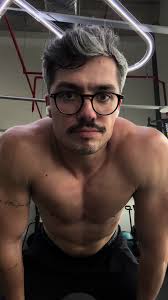 Dont worry, im a nice guy 👀 Lil workout below 👇🏻 1️⃣Paused Back Squat 3  x 5 2️⃣DB Split Squat 3 x 8 3️⃣🅰️Incline DB Press 3 x 10 3️⃣🅱️Seated  Cable Row 3 x 12 4️⃣Med Ball Tuck In 2 x 15 Want more ...