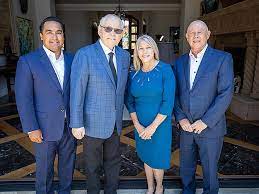 Da oltre 80 anni il programma coldwell banker global luxury ridefinisce il mondo del luxury real il prestigio del nome coldwell banker, combinato con una tecnologia all'avanguardia, strategie di. Local Real Estate Icon Joins Coldwell Banker West Team San Diego Business Journal
