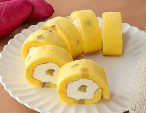ごろっとした焼き芋のもち食感ロール(紅はるか)｜ローソン公式サイト