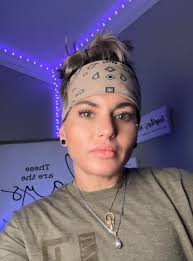 Ooh, I've been watching every move that he makes Ooh I've been thinking it  could've been different somehow if I didnt know what I know now ￼ He sings  her love songs