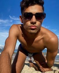 Felix Harris's Instagram, Twitter & Facebook