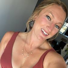 Julia Lydon's Instagram, Twitter & Facebook