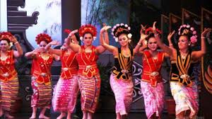 Kombinasi tarian yang memiliki gerakan dinamis. Lengkap Tari Yapong Betawi Sejarah Fungsi Gerakan Musik Video