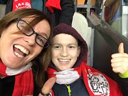 Zonder jou. 2022 wordt voor Harriet het eerste jaar zonder haar zoon Sam,  die ze verloor aan botkanker: 'Het lijkt alsof de werkelijkheid niet klopt' 