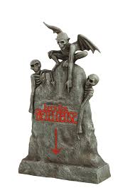 Beetlejuice was named for betelgeuse, a star in the constellation orion. Beetlejuice Tombstone Diorama 1 6 Sideshow 25 Cm Blacksbricks