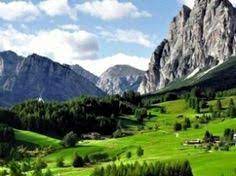 Iarna trezeşte la viaţă staţiunile montane ale româniei, iar turiştii sunt invitaţi să aleagă dintre numeroasele destinaţii de poveste. 320 Vacante Vara 2014 Ideas Hotel Tours House Styles