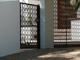Sichtschutzzaun Aus Metall Bietet Viele Vorteile 65 Ideen Cortenstahl Stahl Gartenzaun Motive Terrasse Blackout Panels Entrance Gates Design Gate Design