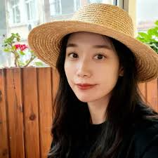 Hi there! I'm Bella, 31, from Shenzhen. 😍 I'm a Chinese woman who values  understanding and seeks a kind, family-oriented partner for marriage. Let's  explore life together! ✨ Could you be him?