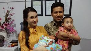 Arumi married emil elestianto dardak. Arumi Bachsin Lahirkan Anak Ke Dua