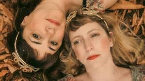 Las Reinas: Lucía Maciel y Paula Grinszpan hacen reír en el Teatro Astros  desde el absurdo