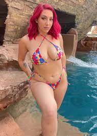 Jaime Lee Simmons - Free pics, galleries & more at Babepedia