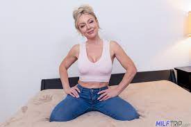 Hot Boobs Sex With Gorgeous Blonde Milf At Milf Trip