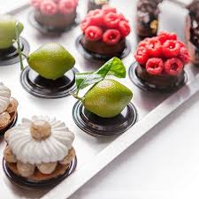 Ete 2015 Saint Honore Vanille Citron Vert Estragon Tarte Framboise Huile D Olive Eclair Chocolat Cedricgrole Baking And Pastry Geometric Cake Pastry