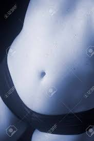 Mujer Sexy Delgada Delgada En Ropa Interior Lencería Semi Desnuda En El  Dormitorio. Fotos, retratos, imágenes y fotografía de archivo libres de  derecho. Image 89984822