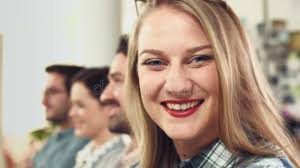 Möta Affärskvinna Och Skratta Vid Konferensseminarier Eller Redo Att Samlas  På Kontoret. Unga Ross Eller Arkivfilmer