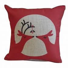 Mistletoe Kiss Christmas Cushion Cover Hardtofind Christmas Cushion Covers Christmas Cushions Christmas Deer