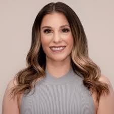 Alexandra Whitmore's Instagram, Twitter & Facebook