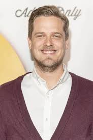 Ike Barinholtz Attends Paley Center Media's 2019 Paleyfest Cbs's Twilight —  Stock Editorial Photo © info@photographybyeugene.com #357996590