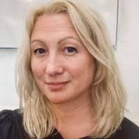 Lesley Norton's Instagram, Twitter & Facebook