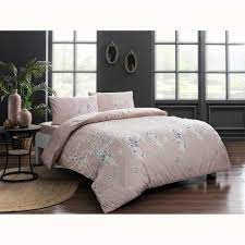 Kullanıcıların beğendiği tasarım modelleri ile yataklarının korunup, uykularında rahatlıkla uyuyabilmelerine ekstra katkı sağlayabilmek. Pembe Tac Sarah Ranforce Tek Kisilik Nevresim Takimi Pembe 47159 Tac