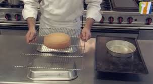 Faire Une Genoise Webtv Hotellerie Restauration Et Metiers De L Alimentation