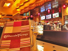 أخيرا تغديت في مطعم ذي تشيز كيك فاكتوري The Cheesecake Factory مدونة وين هلا ناصر بن جري د