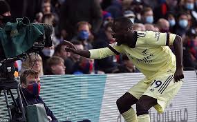 I personally don't believe in booing your own team under normal circumstances because countless examples have told us it will almost definitely send the players into a bigger funk. Crystal Palace 1 3 Arsenal Gunners Grab Big Win In Injury Time To Keep European Hopes Alive Daily Mail Online
