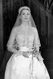 10 Hidden Details You Didn T Know About Grace Kelly S Wedding Dress Grace Kelly Wedding Dress Kate Middleton Wedding Dress Royal Wedding Dress