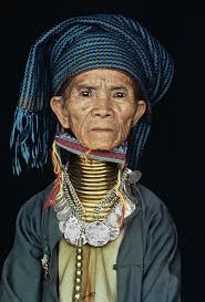 Wearing Rings To Have A Giraffe S Neck In Thailand Tribal Woman Loikaw Burma 1995 Op Steve Mccurry Steve Mccurry Photos World Cultures