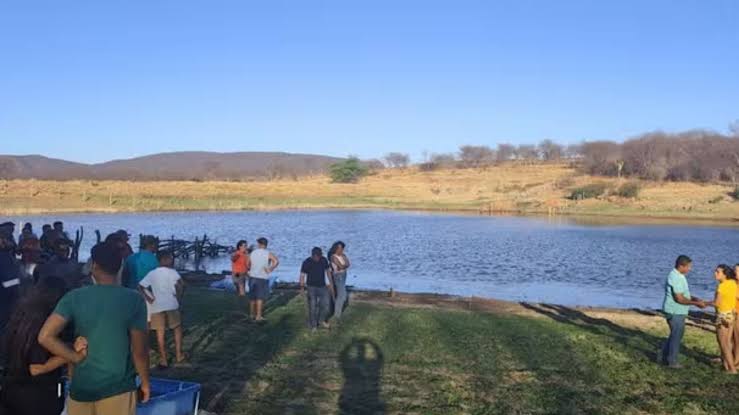 Irmãos e primos: Quatro crianças morrem afogadas em açude na Bahia