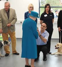 Noel fitzpatick (born 1970 1)is an irish neuro orthopaedic veterinary surgeon and a pioneer of he currently operates a multi million pound practice of some 65 employees, named fitzpatrick referrals. Hrh The Queen With Professor Noel Fitzpatrick 15th Oct 2015 Thursday Noel Inspirational People Hm The Queen