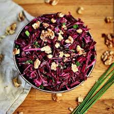 Rotkrautsalat Mit Walnussen Und Schnittlauch Rotkrautsalat Blaukraut Rotkraut