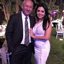 فقد بدأت حياتها العملية كعارضة أزياء. Ø¨Ø§Ù„ØµÙˆØ± ØªØ¹Ø±ÙÙˆØ§ Ø¹Ù„Ù‰ Ø²ÙˆØ¬ Ø±Ø§Ù†ÙŠØ§ ÙŠÙˆØ³Ù Ø§Ù„Ø­Ø§Ù„ÙŠ ÙˆÙƒÙ… Ù…Ø±Ø© ØªØ²ÙˆØ¬Øª Ù‚Ø¨Ù„Ù‡ Ø§Ù„Ù…Ø¯ÙŠÙ†Ø© Ù†ÙŠÙˆØ²