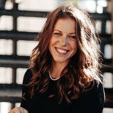 Autumn Dowling's Instagram, Twitter & Facebook