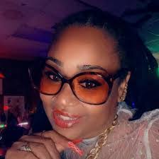 Michelle Bullock's Instagram, Twitter & Facebook