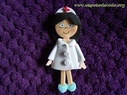 Elige un broche de bebés, de enfermeras o de búhos y hazlo con goma eva o revisa esta selección de videos y elige otros diseños de broches con goma eva. Un Poco De Todo Org Broches De Enfermeras Muneca De Fieltro Manualidades Joyas De Fieltro