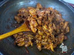 Panaskan sedikit minyak dan tumis sotong tadi. Resepi Sambal Sotong Kering Cumi Cumi Yang Sedap Dan Pedas Aku Sis Lin