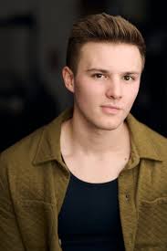 Thomas Whitcomb's Instagram, Twitter & Facebook