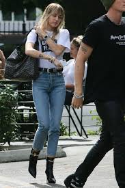 Who are the new year's eve times square performers this year? Miley Cyrus Fashion Miley Cyrus Style Miley Cyrus Street Style Miley Cyrus Outfit