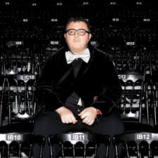 Эльбаз родился в марокко в 1961 году. Alber Elbaz Buro