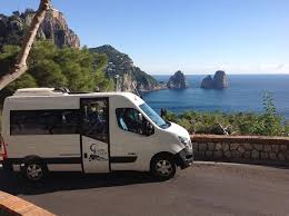Da maggio a settembre si possono creare delle lunghe code alla funicolare e agli autobus, valutate percorsi alternativi. Capri Tour Bus Tour Picture Of Capri Tour Day Tours Anacapri Tripadvisor