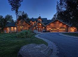 Une Impressionnante Maison En Bois Rond De 4 5 Millions A Vendre Dans La Region De Quebec Joli Joli Design Log Homes Modern Log Cabins Rustic House