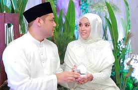 Sebelum ini, pemakaian hijab bagi penyanyi ini lebih sekadar menghormati bulan mulia. Gambar Tahniah Shila Amzah Selamat Diijabkabulkan