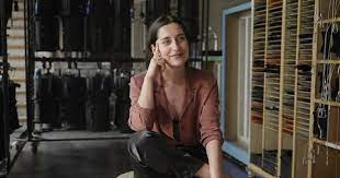 She won the grote prijs van nederland, a national competition for musicians, in 2009. Bekijk Het Vice Interview Met Eefje De Visser