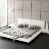 Letto con box contenitore, avente una struttura di acciaio intorno, per cui i pistoni fanno forza. 1