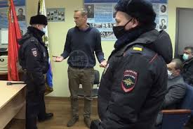 Суд заменил навальному условный срок по делу «ив роше» реальным. Sud V Otdele Policii Arestoval Navalnogo Vykinuli Na Pomojku Ugolovno Processualnyj Kodeks