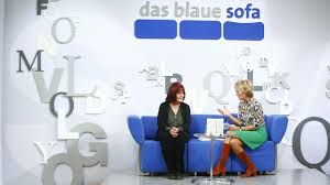 Das blaue sofa) ist eine veranstaltungsreihe, bei der autoren auf einem blauen sofa interviews geben. Blaues Sofa Buchmesse Frankfurt Caseconrad Com